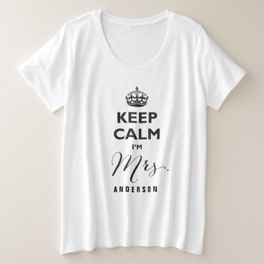 保Calm I'm Mrs Name Black文字おもしろい 結婚's プラスサイズTシャツ (デザイン正面)