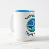 保Our Seas Plastic Free ツートーンマグカップ (正面左)