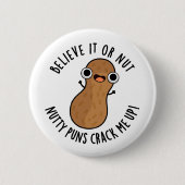 信じから食い物の塊を引き裂く 缶バッジ (正面)