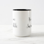 信じられないく、活気づけるなメッセージです ツートーンマグカップ (中央)