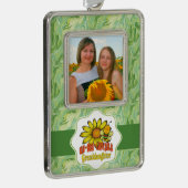 信じられない孫娘ひまわりの花とミツバチ シルバープレートフレームオーナメント (右)