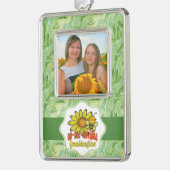 信じられない孫娘ひまわりの花とミツバチ シルバープレートフレームオーナメント (左)