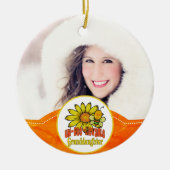 信じられない孫娘ひまわりの花とミツバチ セラミックオーナメント (正面)