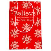 信じる | 雪の結晶パターン | 赤と白 ミディアムペーパーバッグ (正面)