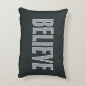 信じる  inspirational 引用 黒 グレー アクセントクッション (裏面(縦))