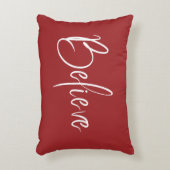 信じタイポグラフィ赤モダンホリデークリスマス アクセントクッション (正面(垂直))