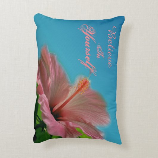 信じハイビスカスフラワー感動的引用文  アクセントクッション (裏面(縦))