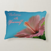 信じハイビスカスフラワー感動的引用文  アクセントクッション (裏面)