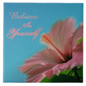 信じハイビスカスフラワー感動的引用文 タイル (正面)