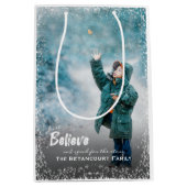 信じ星のクリスマスフォトに手を伸ばす ミディアムペーパーバッグ (正面)