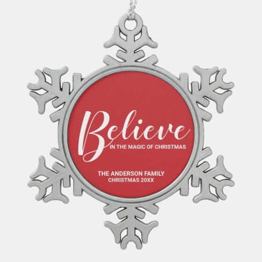 「信じ聖降誕祭の魔法の中で」フェスティバル・レッド スノーフレークピューターオーナメント (正面)