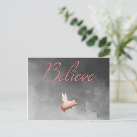 信じ飛んでいる豚はがき ポストカード (スタンド正面)