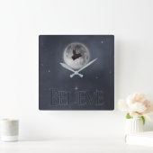 信じ飛行のブタの時計への時間 スクエア壁時計 (ホーム)