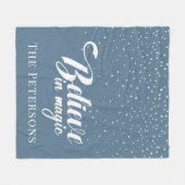 信じ魔法ダスティブルーフリースブランケット フリースブランケット (正面(横))