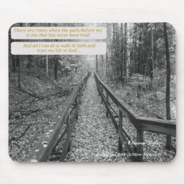 信じ- "信仰を歩む" マウスパッド