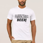 信じBeer Loverおもしろい Tシャツデザイン Tシャツ (正面)