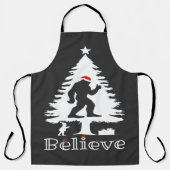 信じBigfoot Cryptozoology Christmas Tree エプロン (正面)
