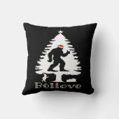 信じBigfoot Cryptozoology Christmas Tree クッション (裏面)