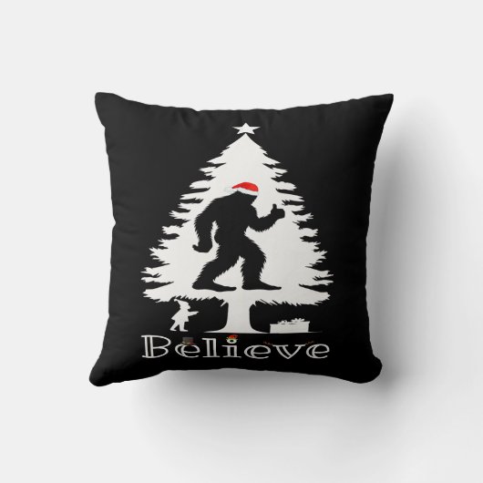 信じBigfoot Cryptozoology Christmas Tree クッション (裏面)