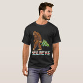 信じBigfoot Shirt | Bigfootクリスマスギフト Tシャツ (正面フル)