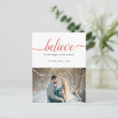 信じHoliday Red手書きフォントホワイトフォト シーズンポストカード (スタンド正面)