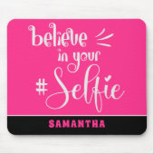 信じSelfie名の引用文白黒ピンク マウスパッド (正面)