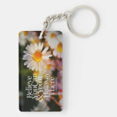 信じYou can白デイジーやる気を起こさせる引用文 キーホルダー (裏面)