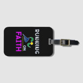 信ランニング教クリスチャンのランナー ラゲッジタグ (正面横)