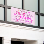 信仰が扉に答える 横断幕 (ビルの外側)