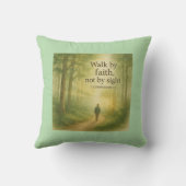 信仰で歩く – 感動的クリスチャンの森A クッション (裏面)