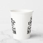 信仰と行動愛の例である 紙コップ (右)