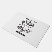 "信仰によって歩く"バイブル聖句タイポグラフィデザイン ドアマット (アングル)