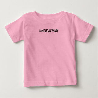 信仰によって歩む – 信仰者向けクリスチャンTシャツ ベビーTシャツ