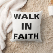 "信仰の中を歩く" 16x16インチ装飾用クッション クッション (ブランケット)