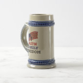 信仰の家族の自由が旗で十字架 ビールジョッキ (正面左)