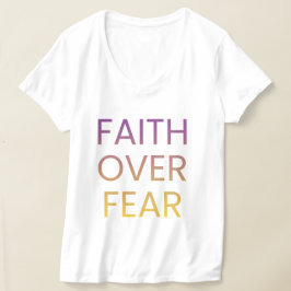 信仰は恐怖に勝る 女性用Tシャツ - 励ましのクリスチャン Tシャツ