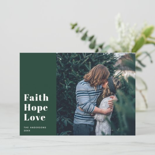 信仰は愛を願う。緑のクリスマスの宗教写真 シーズンカード (スタンド正面)