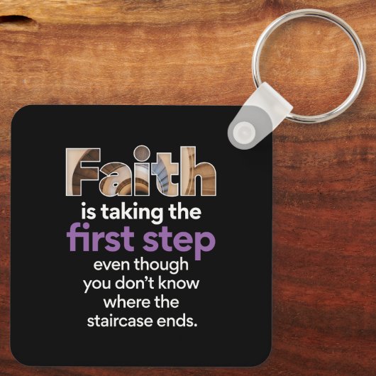 「信仰は第一歩を踏み出す…」 グラフィックス(3.W) キーホルダー (裏面)