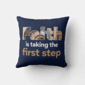 「信仰は第一歩を踏み出す」グラフィック(2.W) クッション (裏面)