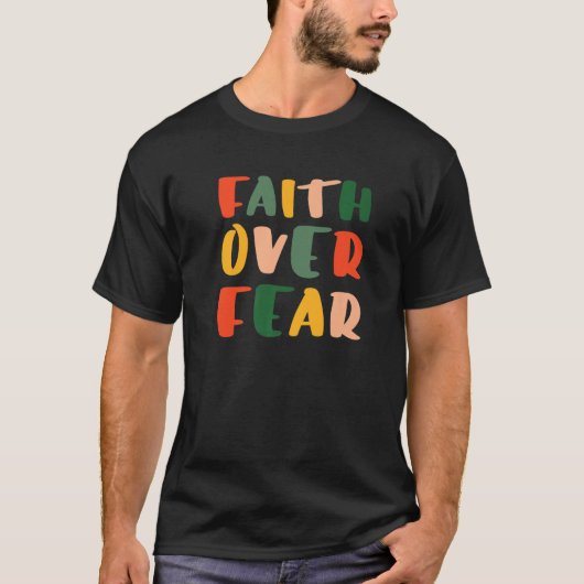 信仰より恐れのクリスチャン信者 Tシャツ (正面)