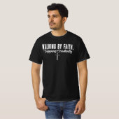 信仰を歩む つまずきながら Tシャツ (正面フル)