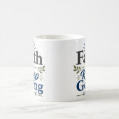 信仰を貫くクリスチャン信仰の引用 コーヒーマグカップ (中央)