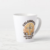 信仰ハーベストお祝い感動的 – アート カフェラテマグ (右アングル)