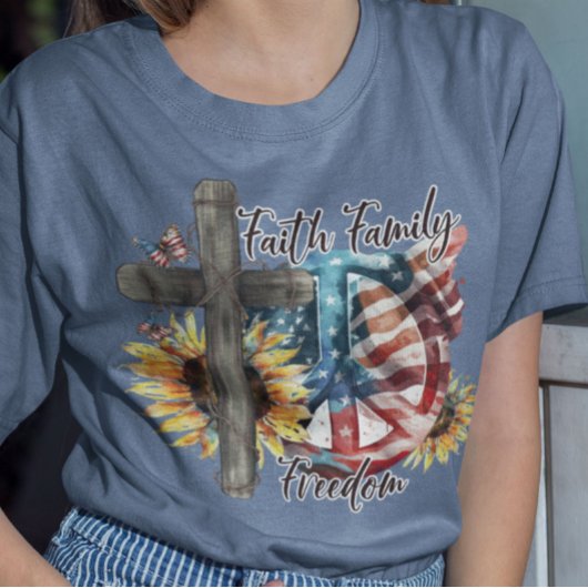 信仰家族の自由キリスト教アメリカ愛国者 Tシャツ