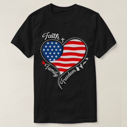 信仰家族の自由愛国的クロスハートアメリカ Tシャツ (デザイン正面)
