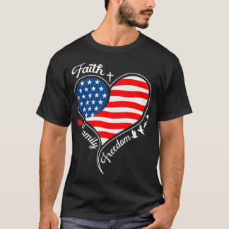 信仰家族の自由愛国的クロスハートアメリカ Tシャツ
