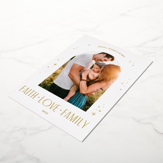 信仰愛ファミリーアーチクモダンリスマスデザイン 箔シーズンカード (回転した状態)