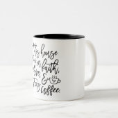 信仰、愛、コーヒーのユーモア ツートーンマグカップ (正面右)