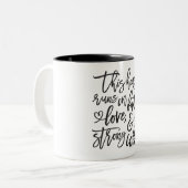 信仰、愛、コーヒーのユーモア ツートーンマグカップ (正面左)