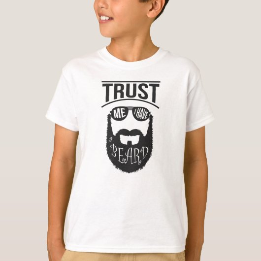 信用しろ俺は顎鬚を生やしてる Tシャツ (正面)